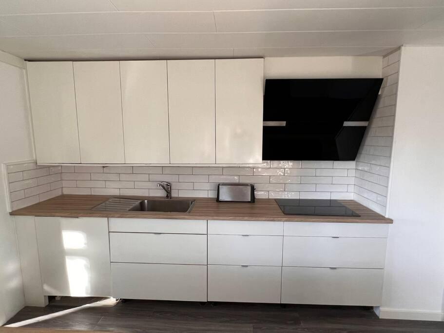 Lantlig Villa I Ljungbyhed Екстер'єр фото