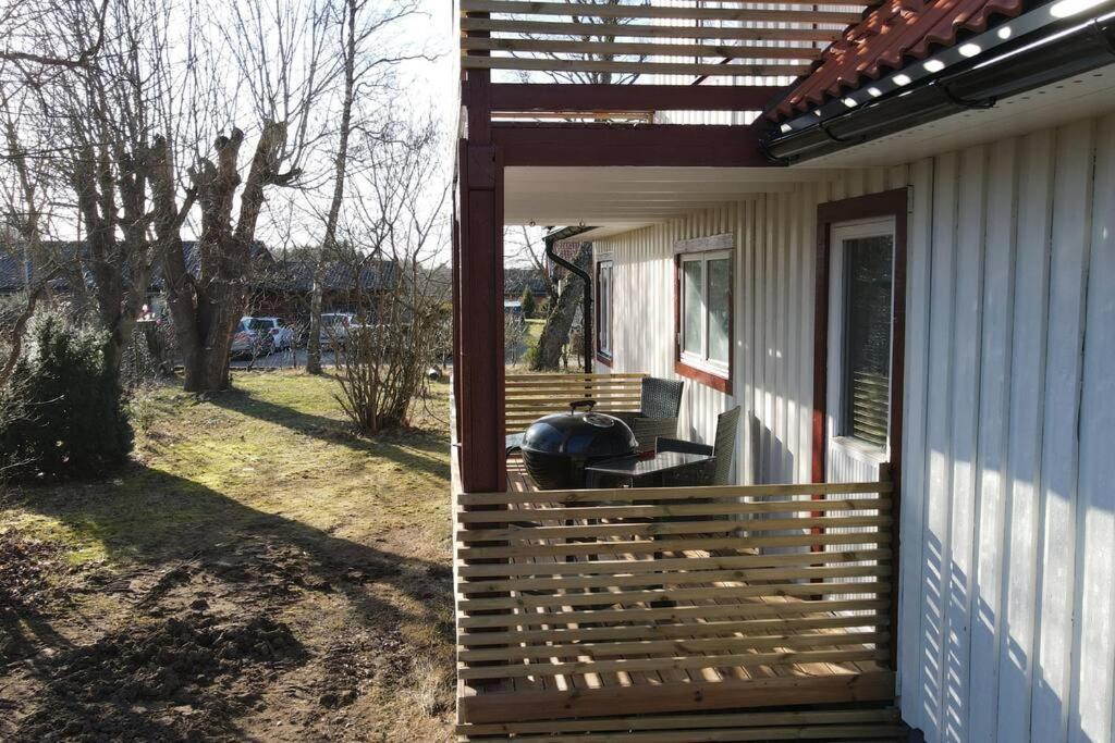 Lantlig Villa I Ljungbyhed Екстер'єр фото
