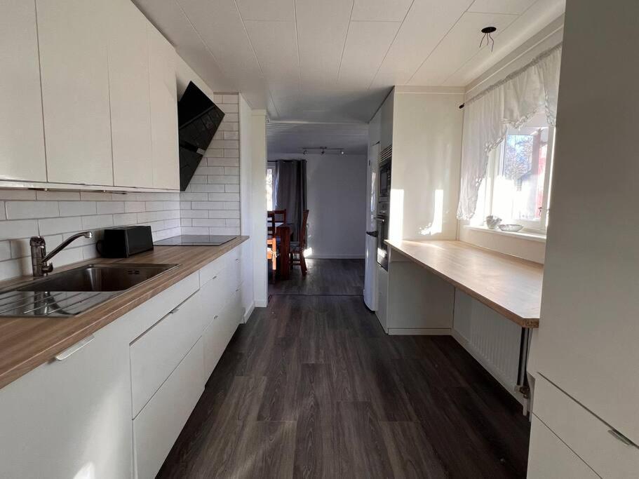 Lantlig Villa I Ljungbyhed Екстер'єр фото