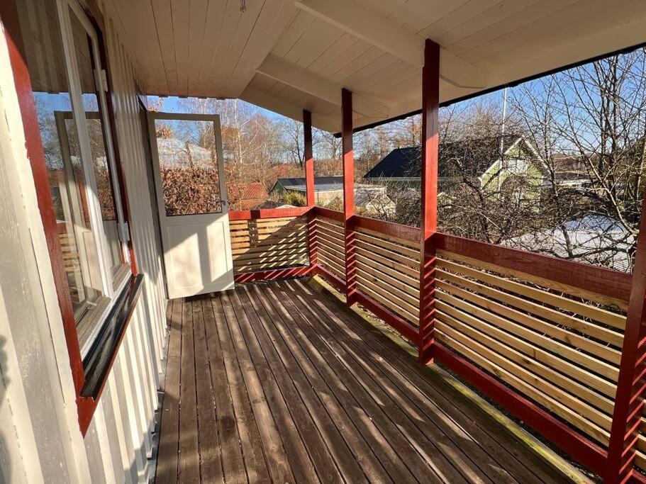 Lantlig Villa I Ljungbyhed Екстер'єр фото